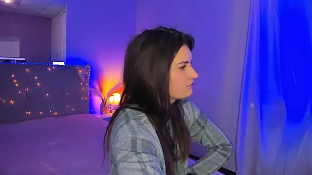 Laura Leee online show from April 22, 2026, 5:10 am