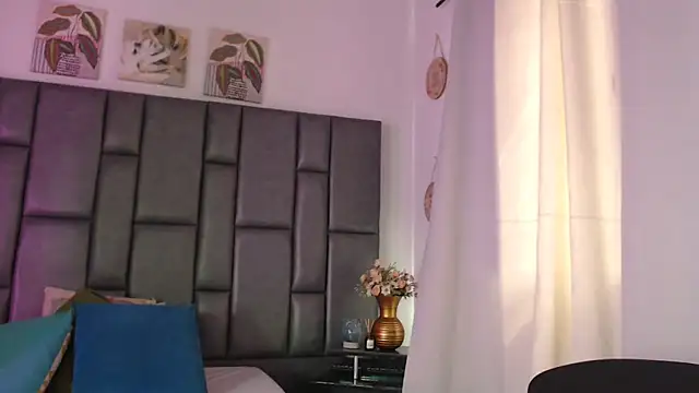 Snapshot of sophiaFoster4u chatting on February 12, 2025, 5:37 pm sophiaFoster4u online show from February 12, 2025, 5:37 pm