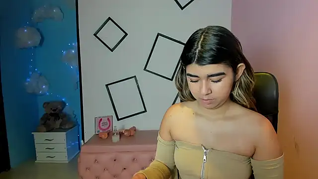 Snapshot of NahomiConnor_ chatting on September 23, 2025, 1:36 pm NahomiConnor online show from September 23, 2025, 1:36 pm