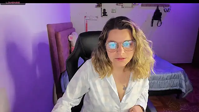 Sabrina Hall  online show from September 9, 2025, 2:33 am