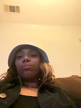 Snapshot of butterflybootyy chatting on December 4, 2024, 2:42 am butterflybootyy online show from December 4, 2024, 2:42 am