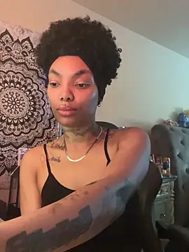 Snapshot of butterflybootyy chatting on December 5, 2024, 5:28 pm butterflybootyy online show from December 5, 2024, 5:28 pm