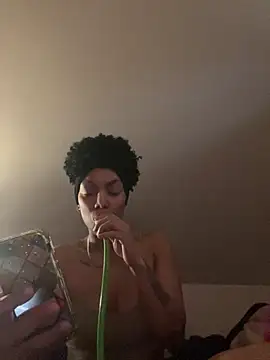 Snapshot of butterflybootyy chatting on December 9, 2024, 4:05 pm butterflybootyy online show from December 9, 2024, 4:05 pm