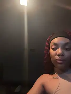 Snapshot of butterflybootyy chatting on December 18, 2024, 3:47 am butterflybootyy online show from December 18, 2024, 3:47 am