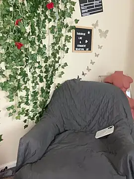 Snapshot of butterflybootyy chatting on February 7, 2025, 5:20 am butterflybootyy online show from February 7, 2025, 5:20 am