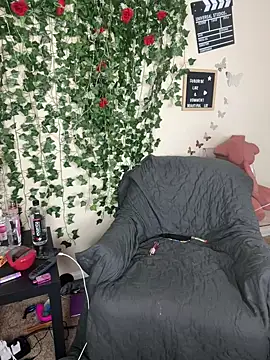 Snapshot of butterflybootyy chatting on February 26, 2025, 2:59 am butterflybootyy online show from February 26, 2025, 2:59 am