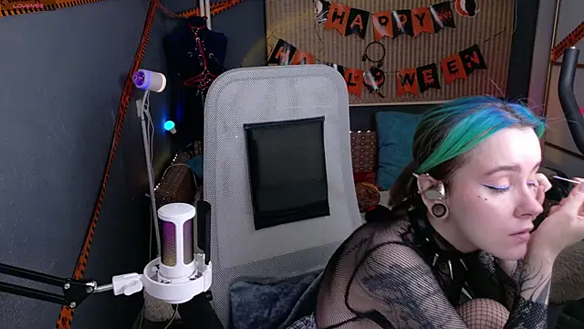 Snapshot of Cumpotik_Eve chatting on November 29, 2025, 2:03 am Cumpotik Eve online show from November 29, 2025, 2:03 am