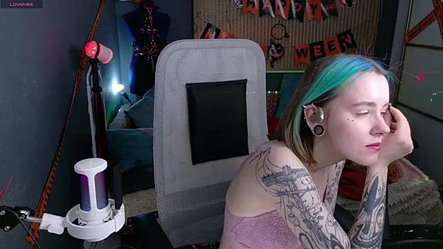 Snapshot of Cumpotik_Eve chatting on December 18, 2025, 2:50 am Cumpotik Eve online show from December 18, 2025, 2:50 am