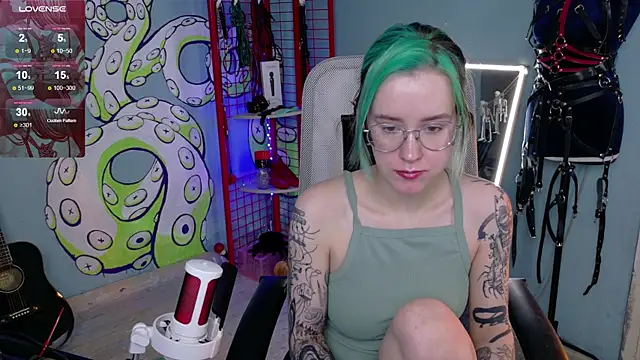 Snapshot of Cumpotik_Eve chatting on February 14, 2026, 4:42 am Cumpotik Eve online show from February 14, 2026, 4:42 am