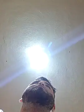 SINUECASTILLO online show from February 26, 2026, 7:46 pm