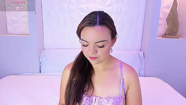 EmilyRouss  online show from November 4, 2025, 7:13 pm