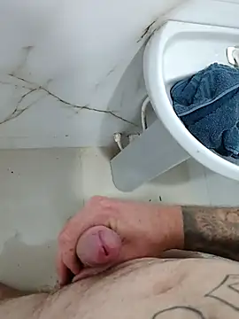 Snapshot of branquinho000007 chatting on December 3, 2025, 12:18 am branquinho000007 online show from December 3, 2025, 12:18 am