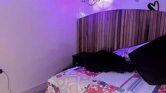 MelaniieRoux online show from February 19, 2025, 1:51 am