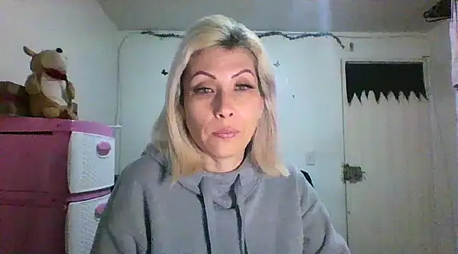 Snapshot of alixia81 chatting on December 10, 2024, 9:23 am alixia81 online show from December 10, 2024, 9:23 am