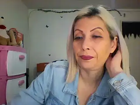 Snapshot of alixia81 chatting on December 13, 2024, 12:06 pm alixia81 online show from December 13, 2024, 12:06 pm