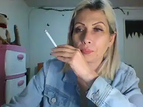 Snapshot of alixia81 chatting on December 24, 2024, 1:38 am alixia81 online show from December 24, 2024, 1:38 am