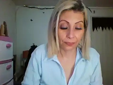 Snapshot of alixia81 chatting on December 28, 2024, 12:35 pm alixia81 online show from December 28, 2024, 12:35 pm