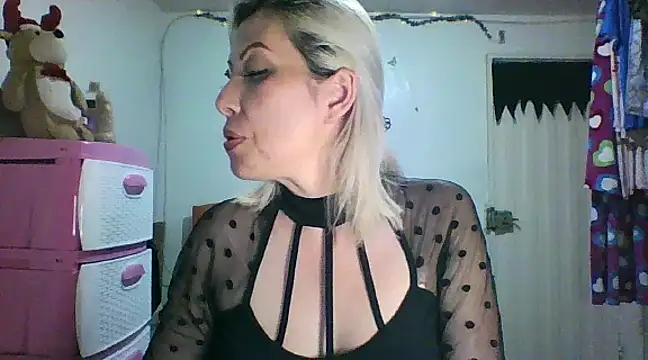 Snapshot of alixia81 chatting on January 11, 2025, 1:59 am alixia81 online show from January 11, 2025, 1:59 am