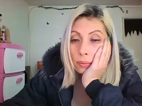 Snapshot of alixia81 chatting on January 13, 2025, 12:35 pm alixia81 online show from January 13, 2025, 12:35 pm