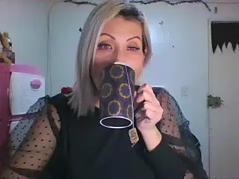 Snapshot of alixia81 chatting on January 15, 2025, 9:35 am alixia81 online show from January 15, 2025, 9:35 am