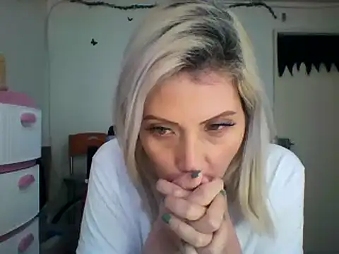 Snapshot of alixia81 chatting on January 19, 2025, 12:50 pm alixia81 online show from January 19, 2025, 12:50 pm