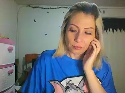 Snapshot of alixia81 chatting on January 23, 2025, 9:50 am alixia81 online show from January 23, 2025, 9:50 am