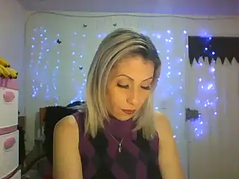 Snapshot of alixia81 chatting on February 11, 2025, 12:17 am alixia81 online show from February 11, 2025, 12:17 am