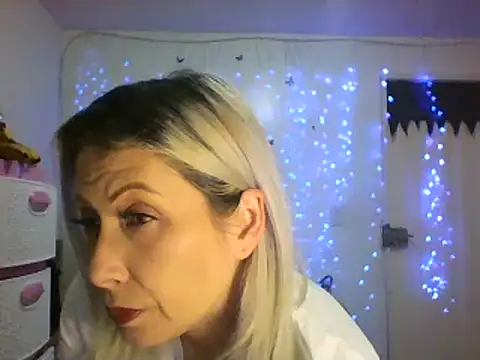Snapshot of alixia81 chatting on February 16, 2025, 1:25 am alixia81 online show from February 16, 2025, 1:25 am