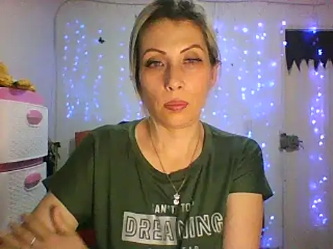 Snapshot of alixia81 chatting on February 26, 2025, 2:26 am alixia81 online show from February 26, 2025, 2:26 am