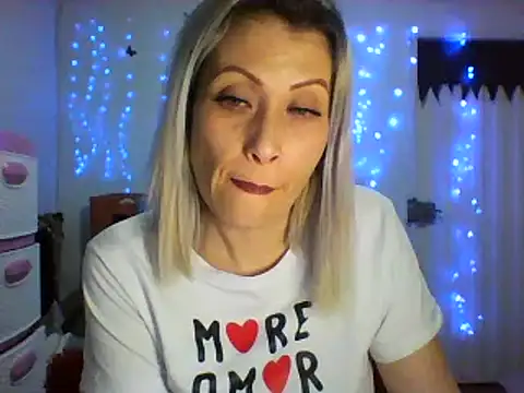 Snapshot of alixia81 chatting on March 4, 2025, 2:27 am alixia81 online show from March 4, 2025, 2:27 am