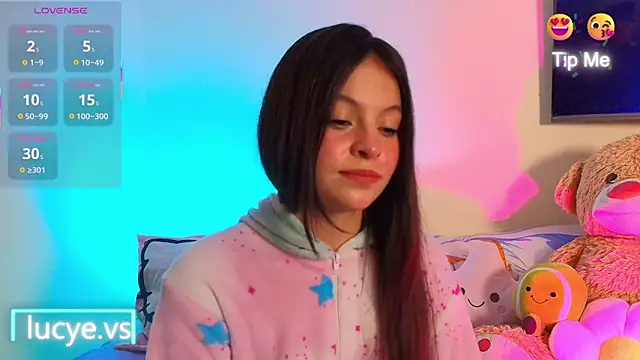 LucyEvans  online show from November 18, 2025, 3:45 am