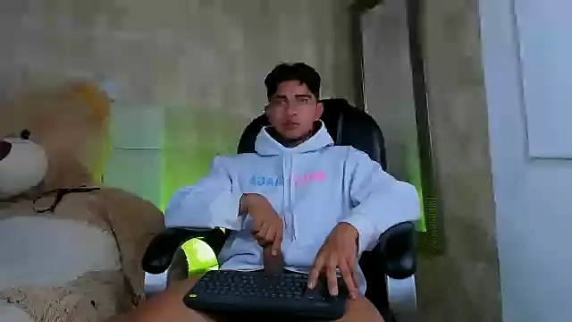 Snapshot of Muichiro_tokito1 chatting on December 23, 2024, 7:38 am Muichiro tokito1 online show from December 23, 2024, 7:38 am