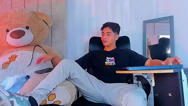 Snapshot of Muichiro_tokito1 chatting on January 30, 2025, 5:28 pm Muichiro tokito1 online show from January 30, 2025, 5:28 pm