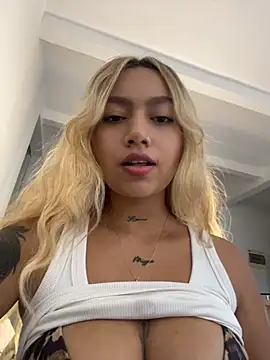 amanda-medrano1 online show from July 18, 2026, 4:11 pm
