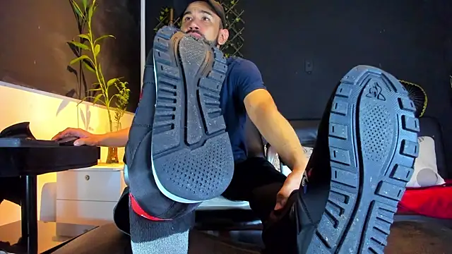 alessandro wye online show from February 17, 2026, 2:52 am