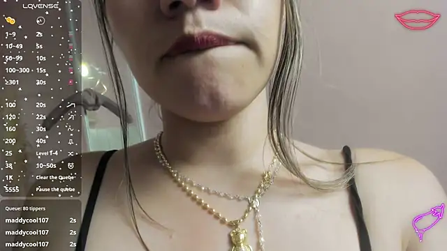 Snapshot of escarleth__ chatting on January 30, 2025, 7:39 am escarleth online show from January 30, 2025, 7:39 am