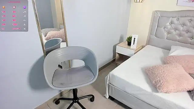 Snapshot of escarleth__ chatting on July 6, 2026, 1:30 pm escarleth online show from July 6, 2026, 1:30 pm