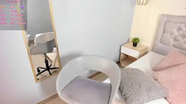 Snapshot of escarleth__ chatting on July 7, 2026, 1:59 pm escarleth online show from July 7, 2026, 1:59 pm
