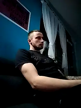 wariacik0024 online show from March 12, 2025, 10:28 pm