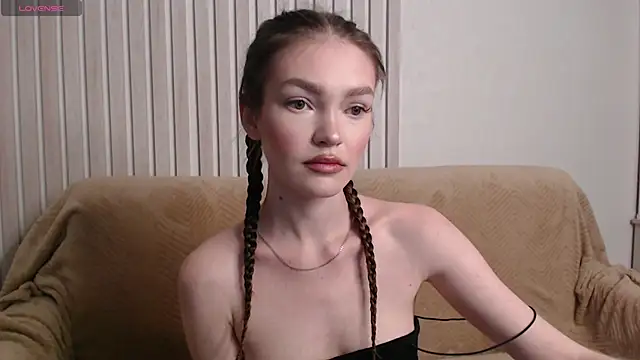 stellapayne1 online show from September 12, 2025, 11:37 pm