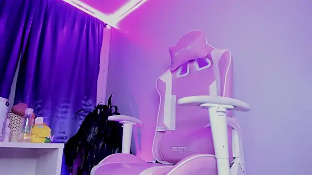 hanna  azumi online show from February 3, 2025, 10:25 am