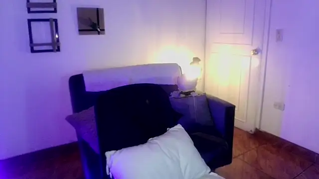 Emilyswan04 online show from February 22, 2025, 2:17 am