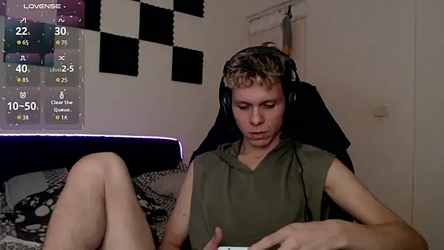 bryamado69 online show from October 6, 2025, 10:40 pm