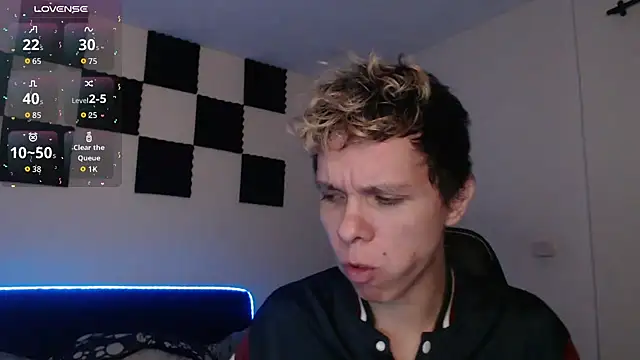 bryamado69 online show from October 14, 2025, 2:12 am