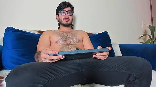 Ackerman Eren  online show from January 17, 2025, 6:02 pm