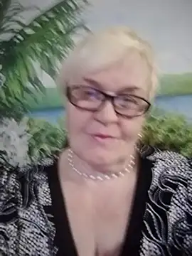 VioletSweet566 online show from December 12, 2024, 2:11 pm