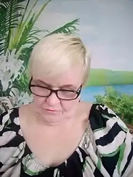 VioletSweet566 online show from March 3, 2025, 11:11 am