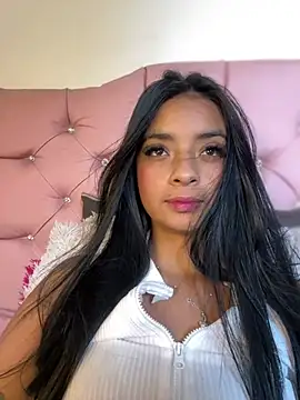 Laura fernandezII online show from February 4, 2025, 5:45 pm