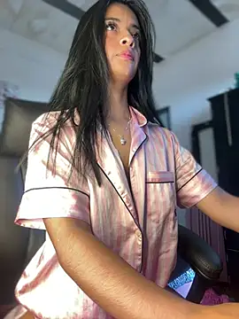 Laura fernandezII online show from February 12, 2025, 2:21 pm