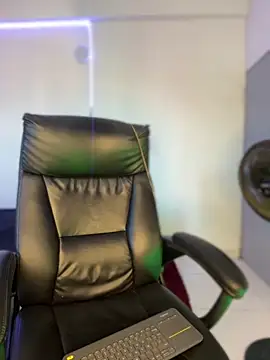 Laura fernandezII online show from September 12, 2025, 8:20 pm